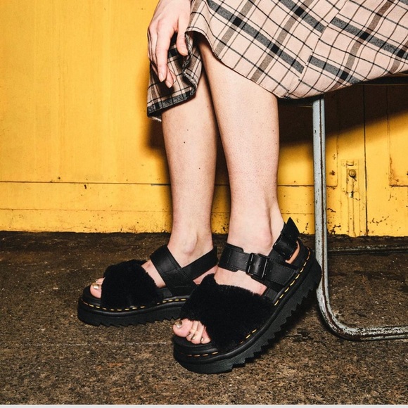 Dr Martens Voss II fluffy sandals new in box - Picture 2 of 16